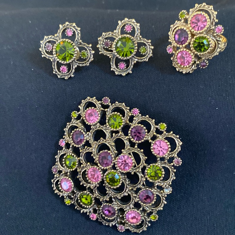 Sarah Coventry Brooch, earrings ring, light, dark amethyst and green stones